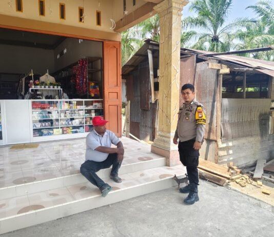 Polri Hadir Menyapa, Bhabinkamtibmas Dekatkan Diri dengan Warga Desa Bulu Mario