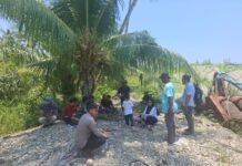 Sambangi Warga Bambakoro, Polisi Ingatkan Bahaya Buaya di Muara Lariang