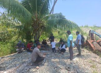 Sambangi Warga Bambakoro, Polisi Ingatkan Bahaya Buaya di Muara Lariang