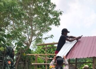 Kedepankan Dialog dan Kebersamaan, Bhabinkamtibmas Dampingi Penertiban Pondok di Areal HGU PT Mamuang