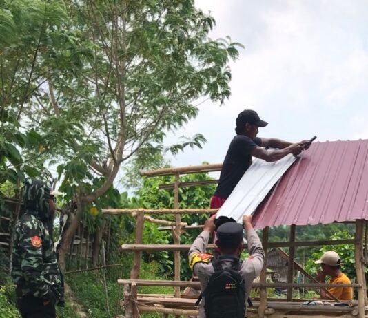 Kedepankan Dialog dan Kebersamaan, Bhabinkamtibmas Dampingi Penertiban Pondok di Areal HGU PT Mamuang