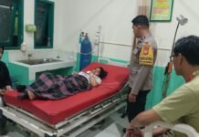 Hadir Membawa Semangat, Bhabinkamtibmas Jenguk Warga yang Sakit