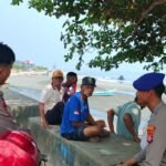 Sat Polairud Dekat dengan Nelayan, Ajak Jaga Laut Tetap Aman dan Bersih