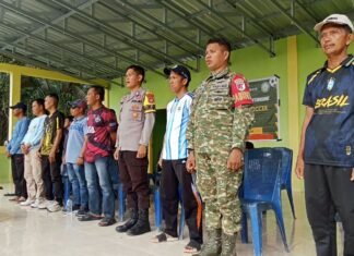 Dukung Semangat Olahraga Masyarakat, Bhabinkamtibmas Hadir di Pembukaan Mini Soccer Desa Kalola