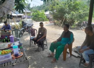 Lewat Sambang Humanis, Bhabinkamtibmas Ajak Warga Morobio Bersama Jaga Keamanan Lingkungan