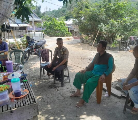 Lewat Sambang Humanis, Bhabinkamtibmas Ajak Warga Morobio Bersama Jaga Keamanan Lingkungan