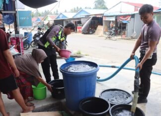 Jumat Berkah, Sat Lantas Polres Pasangkayu Salurkan Air Bersih untuk 10 KK di Dusun Ako