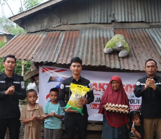 Sambut Hari Jadi Humas Polri ke-75, Humas Polres Pasangkayu Salurkan Bantuan Sembako kepada Masyarakat Membutuhkan